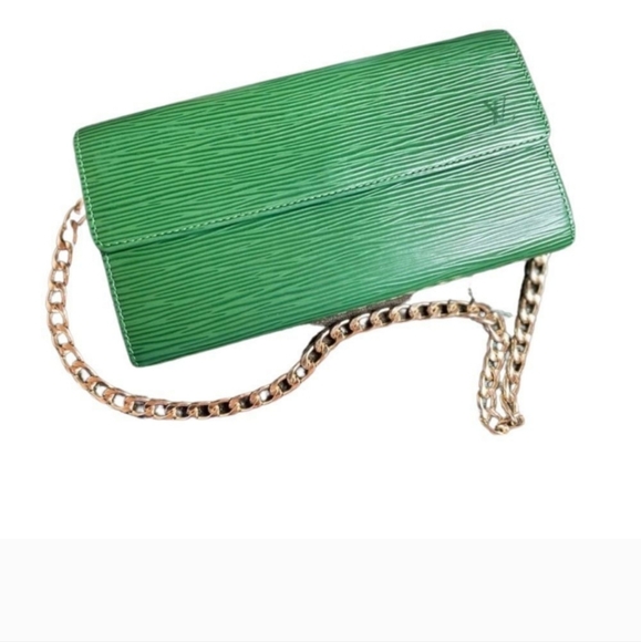 LOW START LOUIS VUITTON Vintage Epi Leather International Wallet - Picture 3 of 13